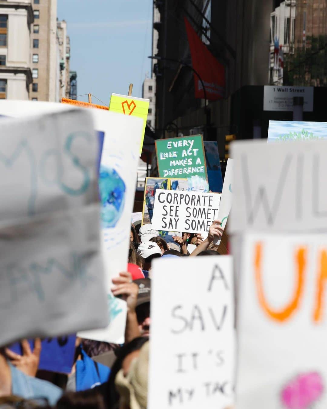 patagoniaさんのインスタグラム写真 - (patagoniaInstagram)「Check out our stories for coverage of the New York City climate strike today. Text “climate” to 71333 or click the link in bio to tell Congress there is no room in government for climate deniers. Photos: @kerioberly  #climatestrike #strikewithus #answerwithaction」9月21日 7時40分 - patagonia