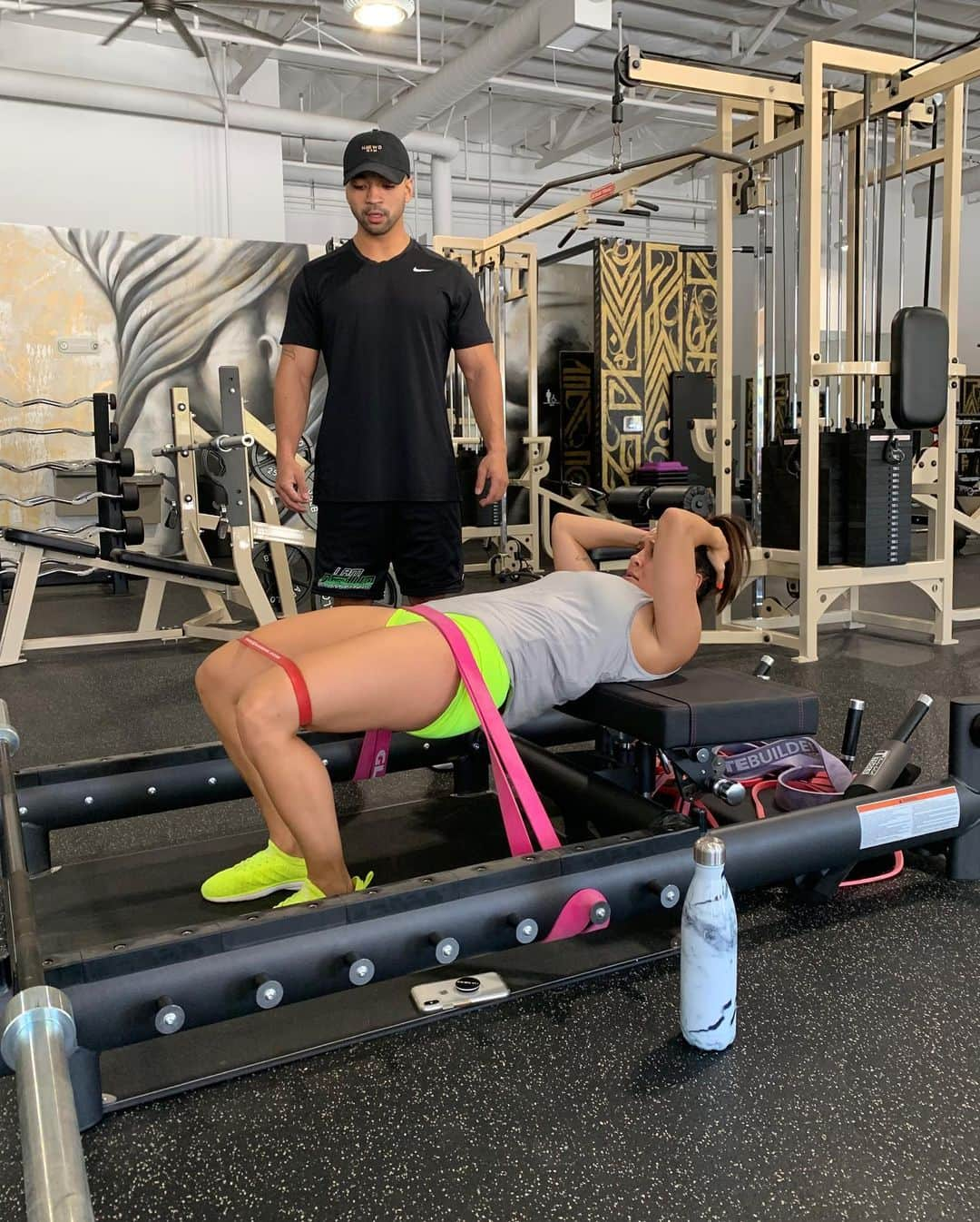 Tianna Gregoryさんのインスタグラム写真 - (Tianna GregoryInstagram)「My new workout plan is kicking my 🍑  Can’t wait to share my progress throughout this new journey! My new workout plan will be available in my app soon 💪🏽 thank you @mev_fit for helping me with this killer workout plan. Training at @newdgym LINK IN BIO To be the first to sign up for my new plan」9月21日 7時46分 - tiannag