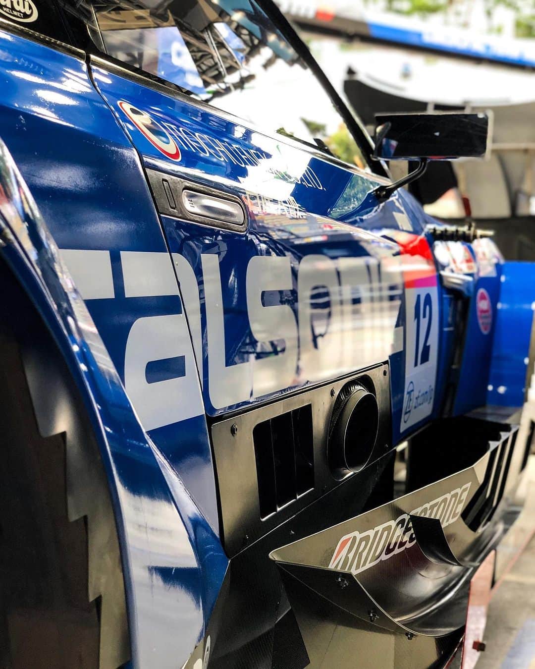 ジェームズ・ロシターのインスタグラム：「When your car looks fast even in the garage! 🔥#12 #calsonic #blueshinkansen」