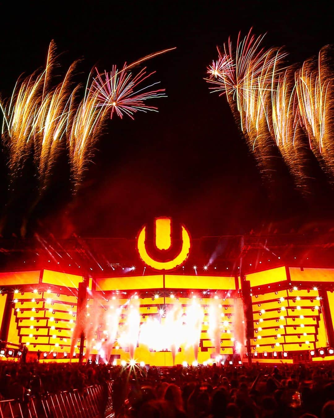 Ultra Music Festivalさんのインスタグラム写真 - (Ultra Music FestivalInstagram)「No matter which stage you're at, you'll always be catered to a high-energy, mind-blowing experience  #Ultra2020」9月21日 8時08分 - ultra