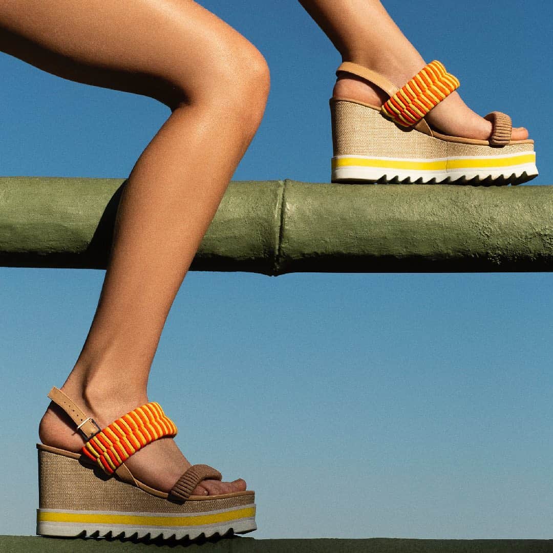 Schutzのインスタグラム：「SCHUTZ with a view 💛 #schutzsummer #unlockyourcity」