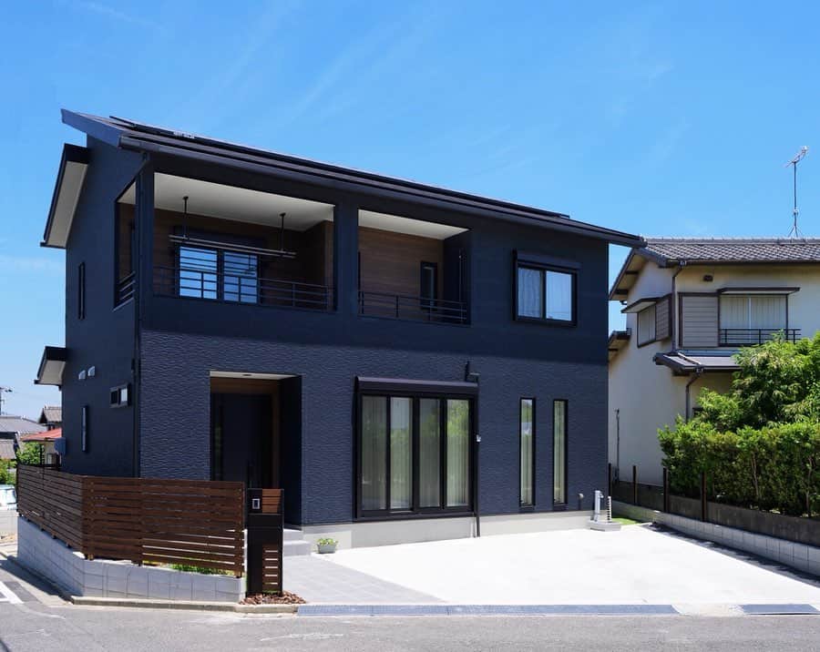 タマホーム株式会社さんのインスタグラム写真 タマホーム株式会社instagram 施工事例 お客さまのおうち 上品なネイビーをベースに 木目調をアクセントとした外観 大切な家族とすごす 大切な家 21周年フェア全国の展示場で開催中 開催日 9月21日