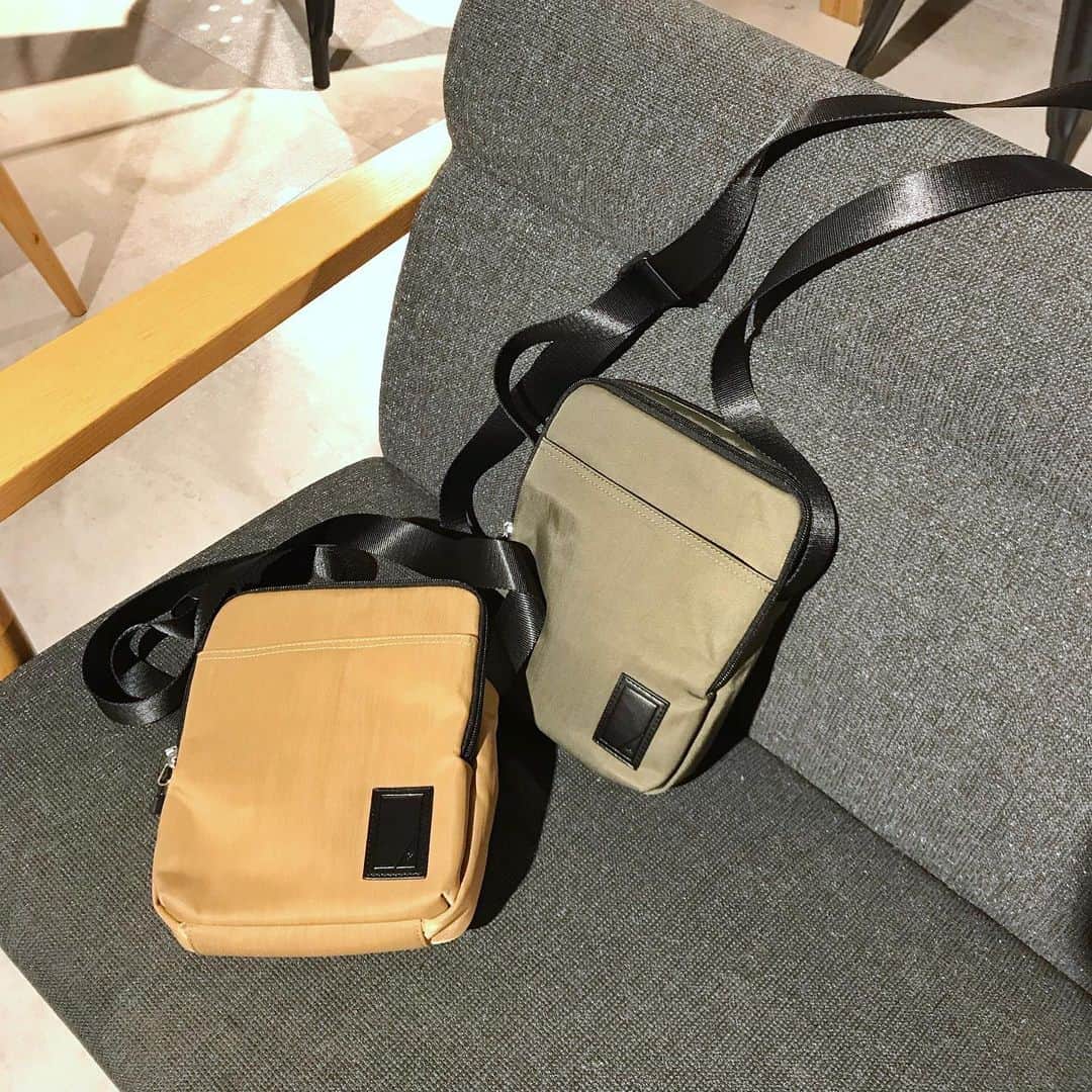 LAKOLE / ラコレさんのインスタグラム写真 - (LAKOLE / ラコレInstagram)「#LAKOLE_MENS﻿ ﻿ −  NEW ARRIVAL −﻿ 縦型シルエットのバッグが今年注目のデザイン。﻿ マチを充分に確保し、フロントポケットと合わせて収納力もバツグンです。﻿ シンプルなデザインなので、いろんなコーディネートと合わせてお使いいただけます。﻿ ﻿ ✔︎ タテ型スクエアショルダーバッグ (853147) ¥2,900+tax﻿ ﻿ ﻿ #LAKOLE #ラコレ #アレもコレもラクに #bag #ショルダーバッグ #ミニバッグ #プチプラ #カジュアルバッグ #カジュアルコーデ #goods」9月21日 8時51分 - lakole_official