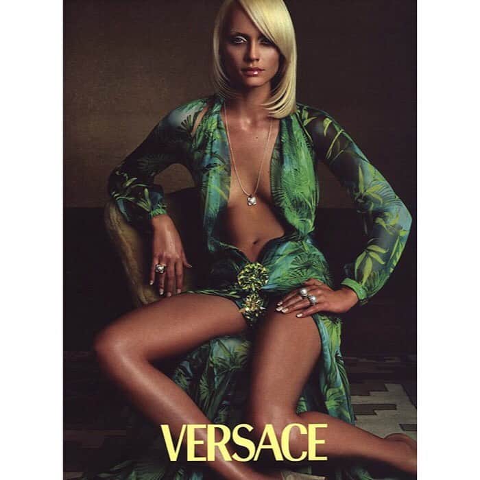 アンバー・ヴァレッタさんのインスタグラム写真 - (アンバー・ヴァレッタInstagram)「THE JUNGLE DRESS. @donatella_versace designed it. I modeled it. @jlo broke the internet in it and the rest is fashion history. @versace #versace」9月21日 8時57分 - ambervalletta