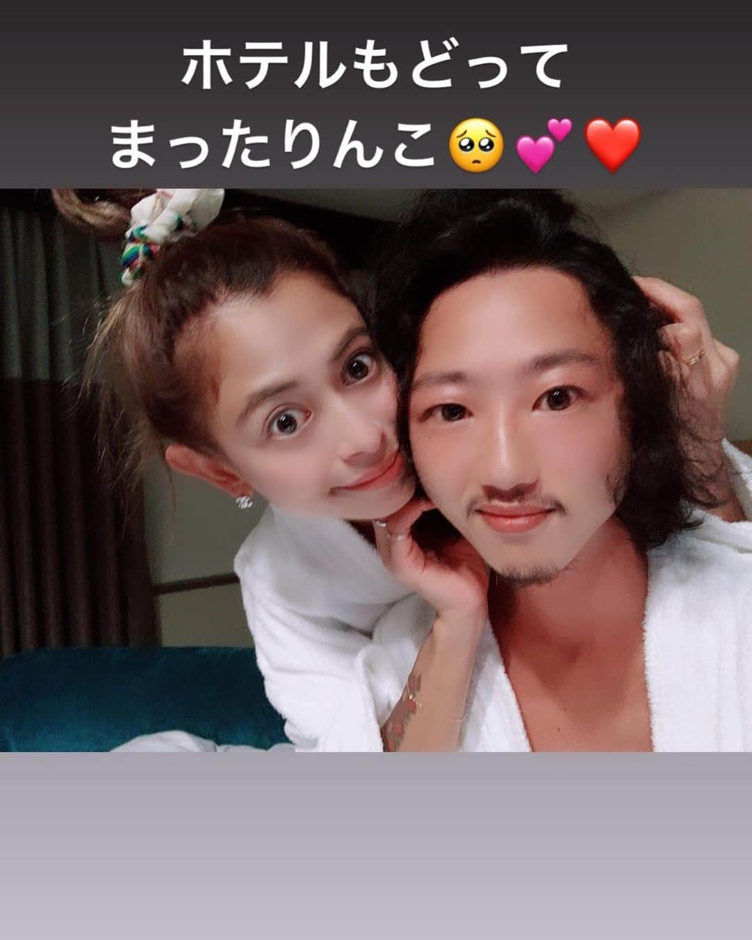 間宮梨花さんのインスタグラム写真 - (間宮梨花Instagram)「なにげにニューオータニのプール初🥰💕💕カレー3000円くらいしたけど普通だったよ笑🤔前にものせた刺青かくせる水着優秀😍❤️❤️旦那くんとまったり幸せすぎた〜🤤🤤🤤🤤🤤 #ニューオータニ #プール #相澤夫婦の夏休み #まったり #カレー #ガーリックシュリンプ」9月21日 9時29分 - rika_aizawa0329