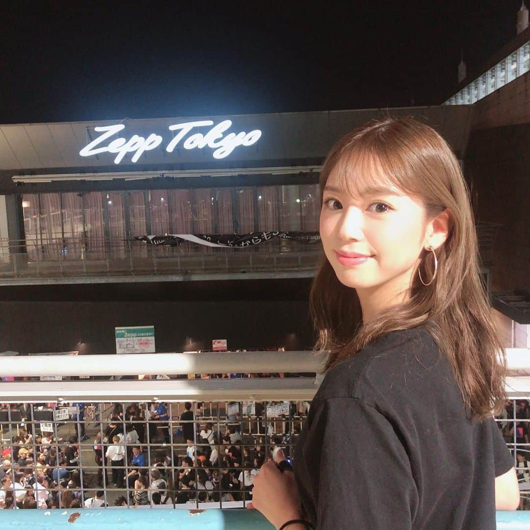 加田穂乃華のインスタグラム：「・ 先日“SHOTA SHIMIZU LIVETOUR2019” ZeppTokyo 行ってきました😊 今年も最高でした〜😭👏🏼✨ ・ グッズのロンT、 可愛かったから私服でも着れそうと思ってgetしたよ〜☺︎ ・ オープニングアクトで出ていたみれいちゃん @touyamamirei の歌も聴けてオープニングから最高でした💓💓 歌のちからってすごい！  #清水翔太 #live #shotashimizulivetour2019 #zepptokyo #當山みれい」