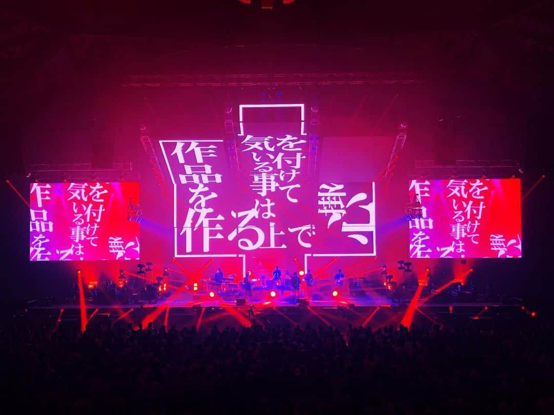 back number ツアー「ミラーボールとシャンデリア」のインスタグラム：「#NOMAGICTOUR2019 #backnumber」