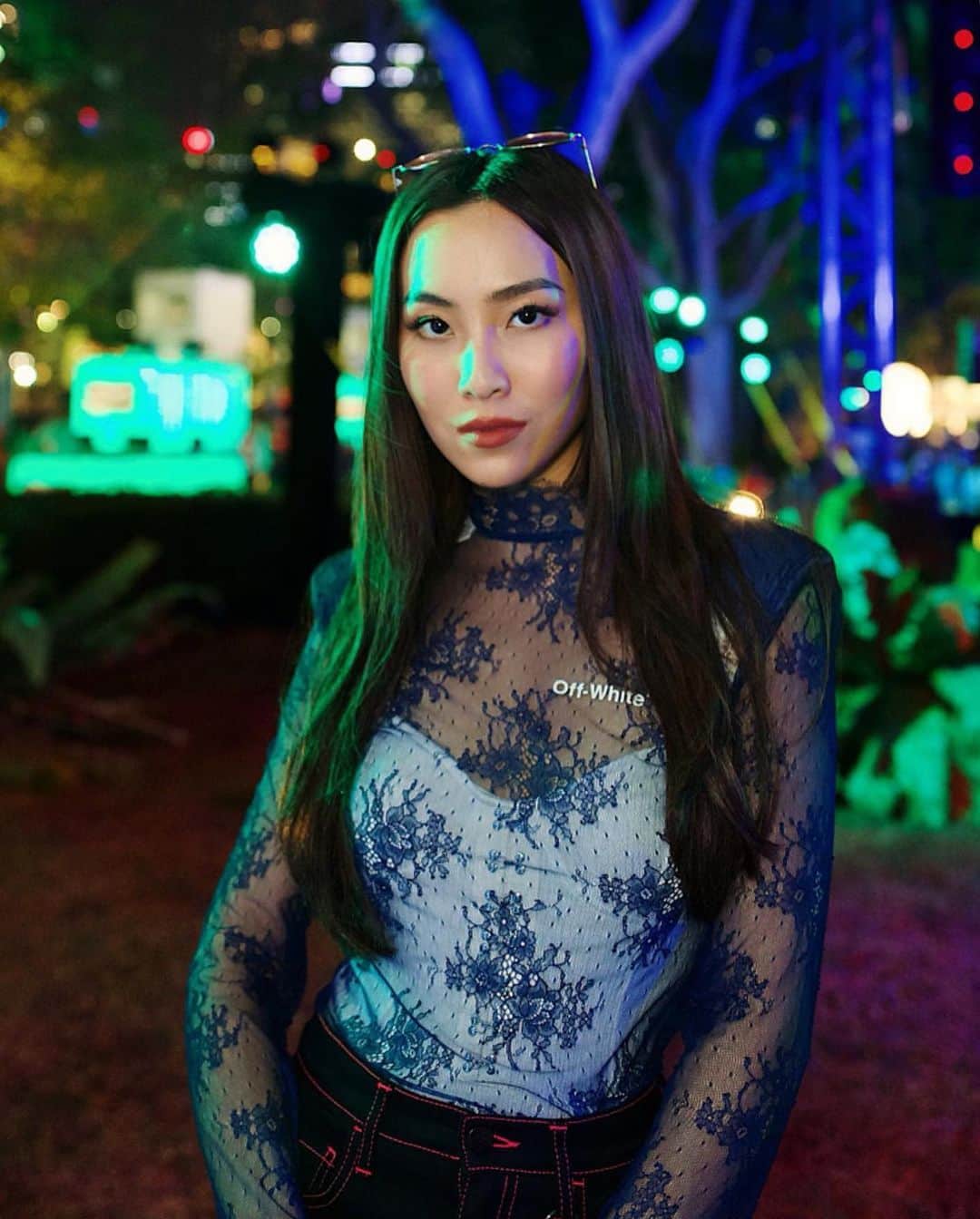 ソニアのインスタグラム：「About last night 🥶  Outfit: @off____white and @surrenderstore @ianua_clothing  Crazy beautiful hair extensions: @hairdreams_sg PC: @nicolequek」