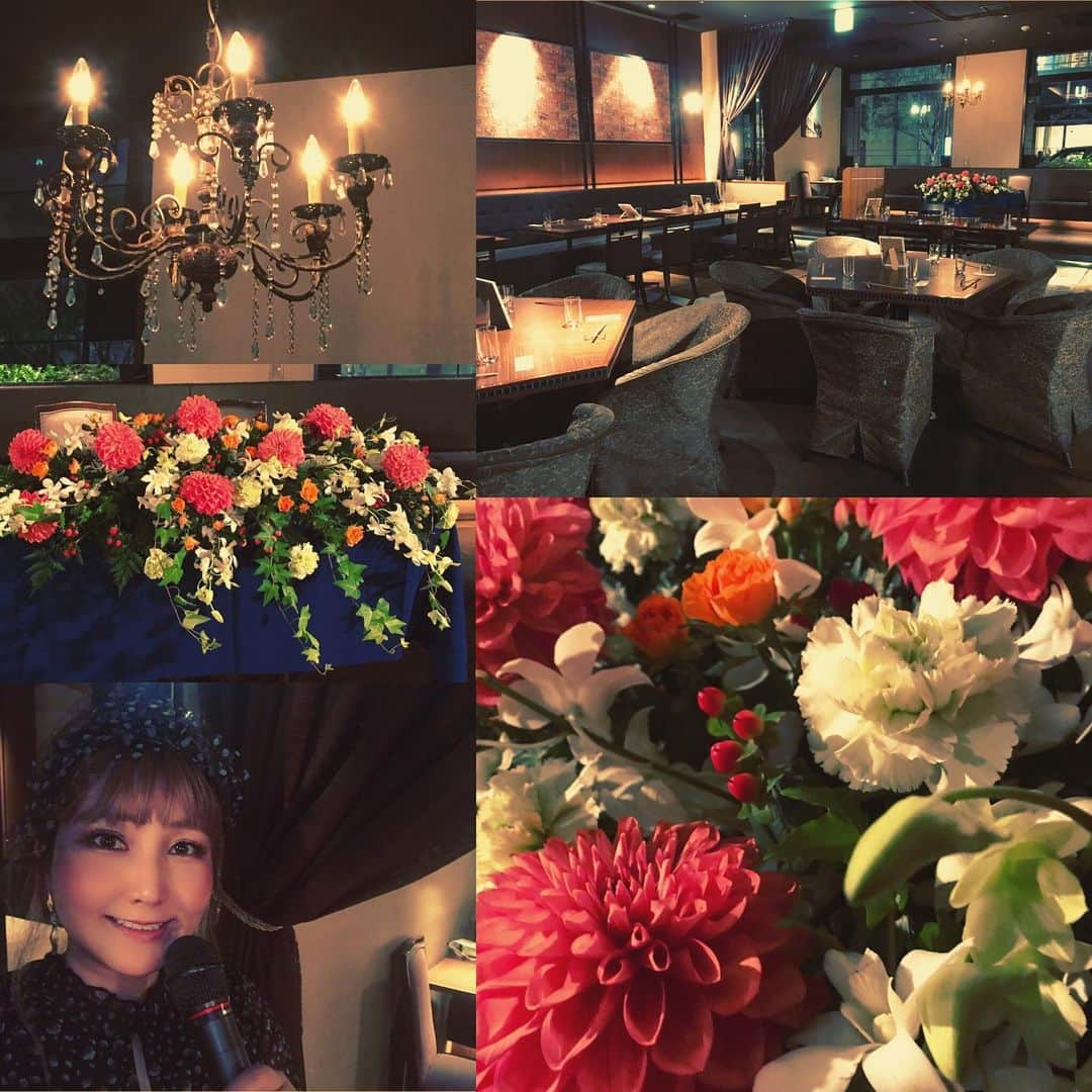 小嶋晶子さんのインスタグラム写真 - (小嶋晶子Instagram)「Happy Wedding! Happy Marriage!! I'm about to do the MC for a wedding party. I'm pumped up so that the bridal couple and all guests will enjoy this party!  #happyのお手伝い #weddingparty #mc #🎤 #素敵な日になりますように✨ #💙💚💜」9月21日 19時03分 - kojimamajiko