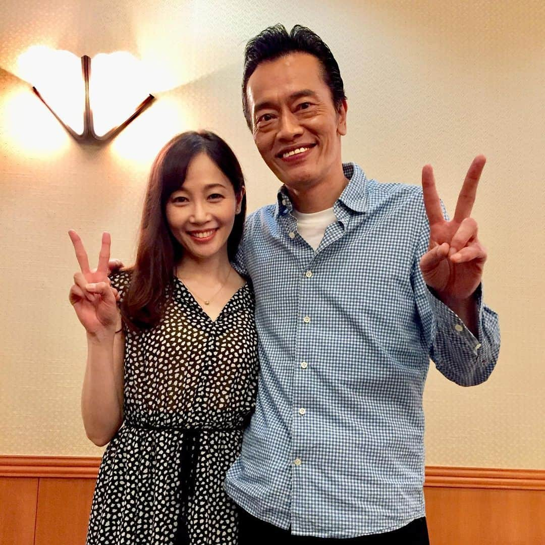 遠藤憲一さんのインスタグラム写真 - (遠藤憲一Instagram)「スタッフです。  #それぞれの断崖 今夜は最終回😭 ということは #ケミストリー さんの #Angel をエンディングで聴けるのも最後😢 CD特典のカラオケで未だハモりが成功していないまま最終回ス🤷‍♂️ AngelのMVで共演した女性は  #佐古麻由美 さん。以前、刑事ドラマで遠憲の妻役で共演していたのですよー」9月21日 19時08分 - enken.enstower