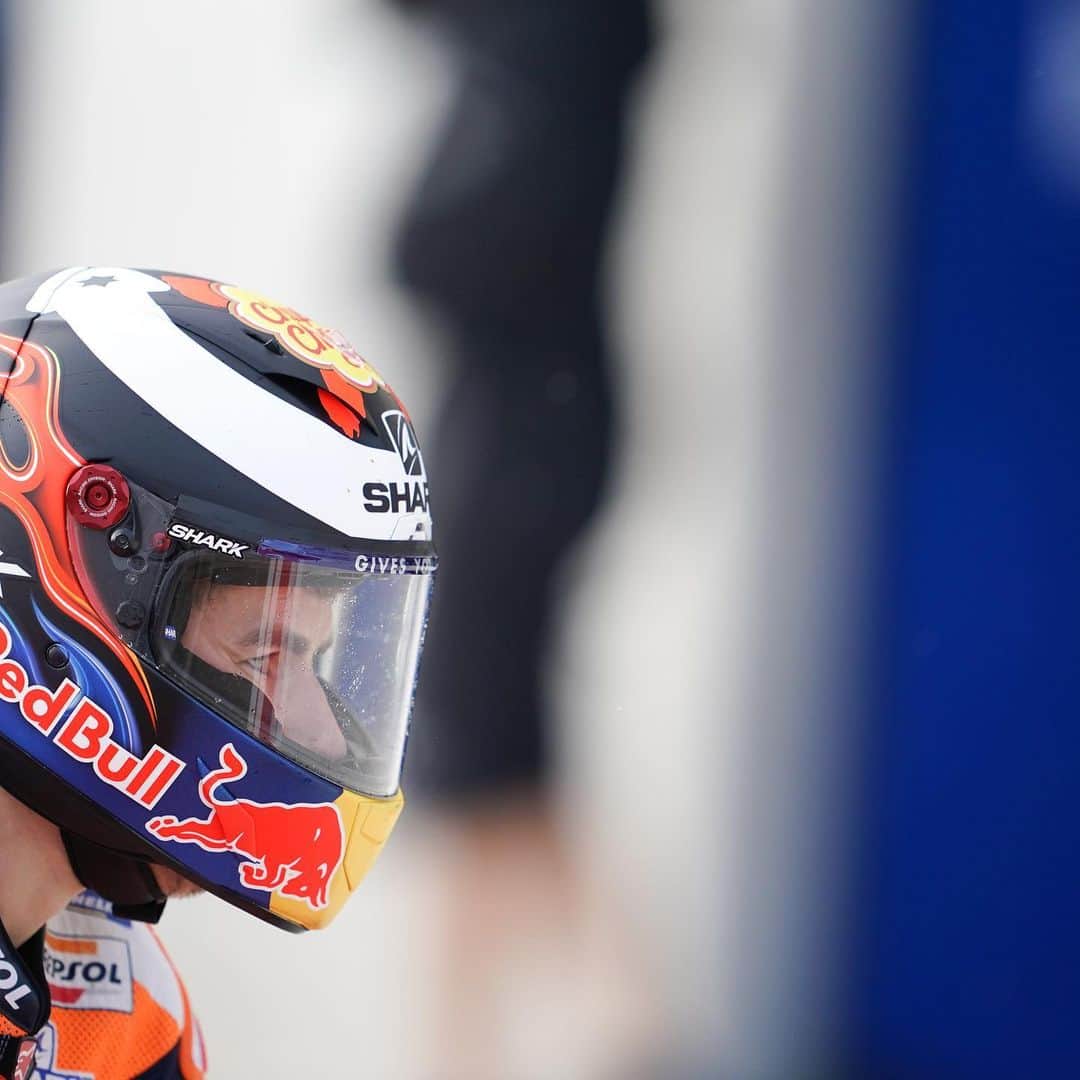 レプソル・ホンダのインスタグラム：「Heading out. • • • • #AragonGP」