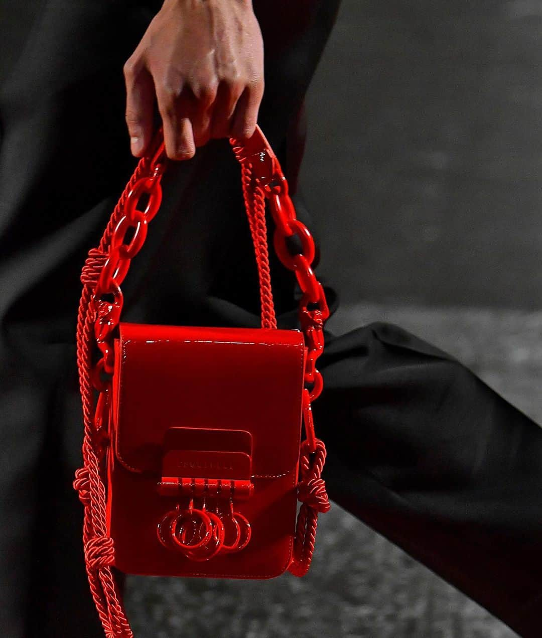 ディースクエアードさんのインスタグラム写真 - (ディースクエアードInstagram)「#Dsquared2SS20 red hot patent leather rendition of the #D2KeyBag, as seen on the runway #RED2」9月21日 19時16分 - dsquared2