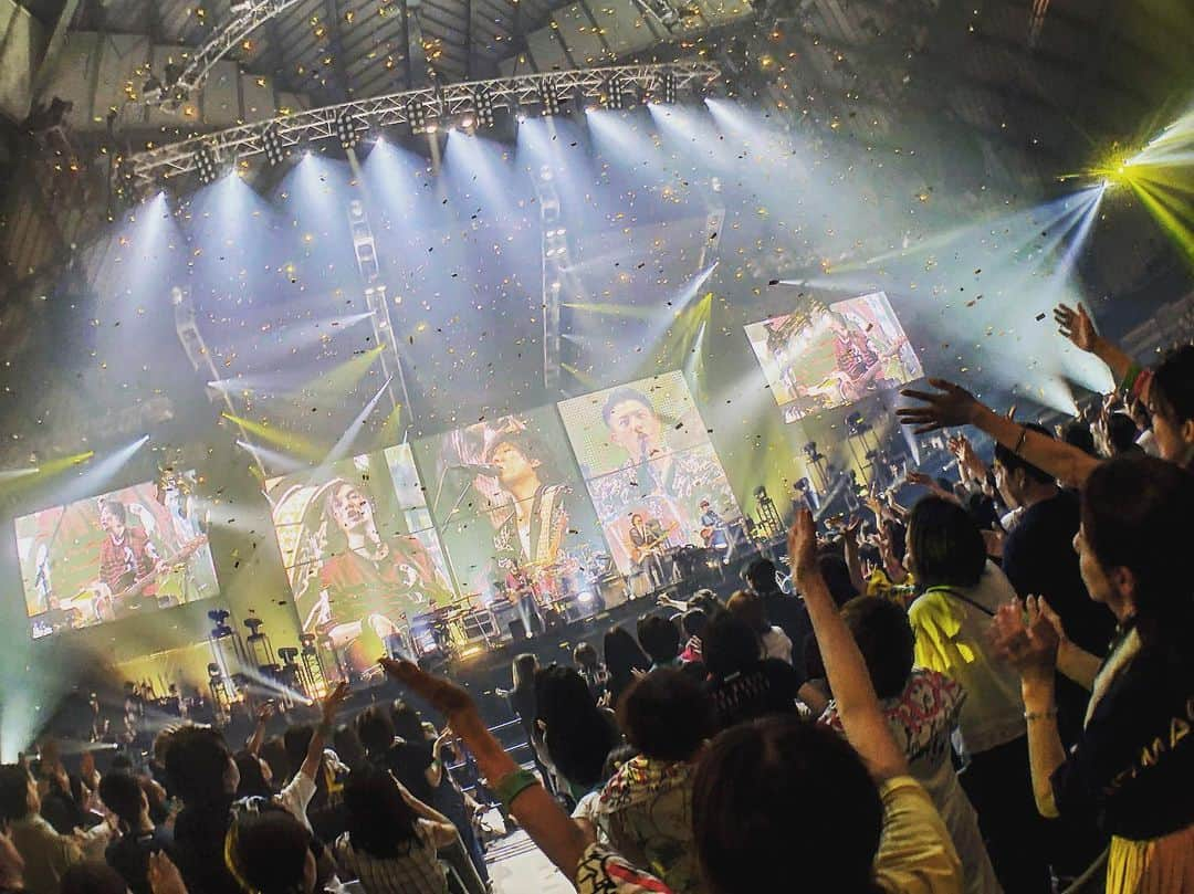 back number ツアー「ミラーボールとシャンデリア」のインスタグラム：「#NOMAGICTOUR2019 #backnumber」