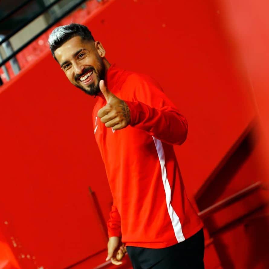 アルバロ・バディージョのインスタグラム：「Hoy tenemos un bonito y gran reto. Os esperamos a todos en Los Carmenes para superarlo juntos!!! 💪🏻🙌🏻 #GranadaBarça #VamosGranada #Eternalucha 🔴⚪️」