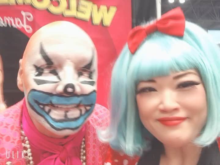 ジュン中山のインスタグラム：「#dragcon2019 #dragconnyc2019 #jamesstjames @jamesstjames1 I think 🤔 met James in LA 2009 last time! So nice to see him again at dragcon! Thank you for party monster book and autograph !!!! Such a great 🎁💓✨🗽🇺🇸🌈I love you! #faghag #fruitfly #lgbt #partymonster #clubkids #90s」