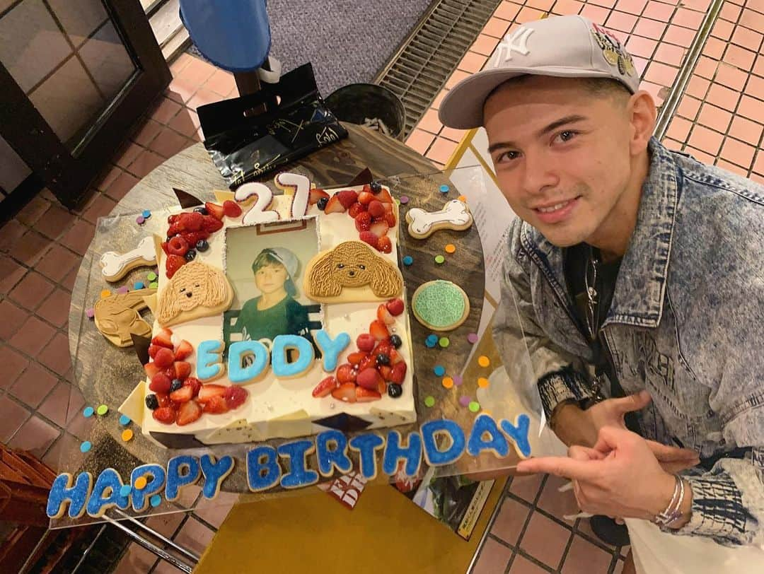 エドワード加藤さんのインスタグラム写真 - (エドワード加藤Instagram)「毎回誕生日の時期は大会だから遅めの誕生日‼️祝ってくれてありがとう😭 僕の最愛のマックス君とリズちゃんもいて幸せ😌」9月21日 19時48分 - edward_kato_fitness_jp