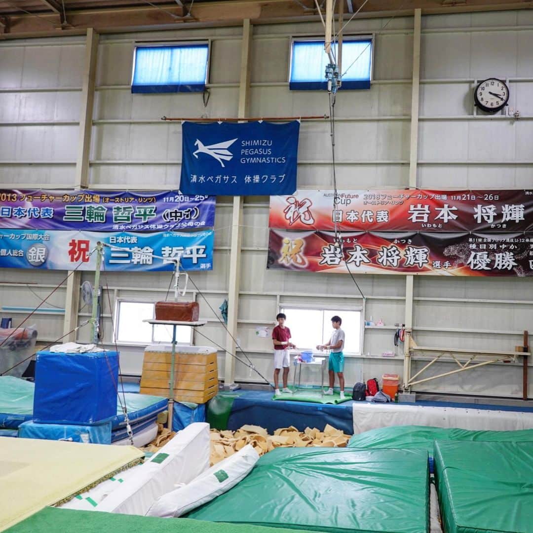 池谷幸雄さんのインスタグラム写真 池谷幸雄instagram 静岡で仕事だったので 日体大の先輩寺尾直之さんの 清水ペガサス体操クラブに寄ってきました 懐かしサインや写真もありました 体操の現役の頃のサイン 今や貴重です 清水ペガサス 清水ペガサス体操