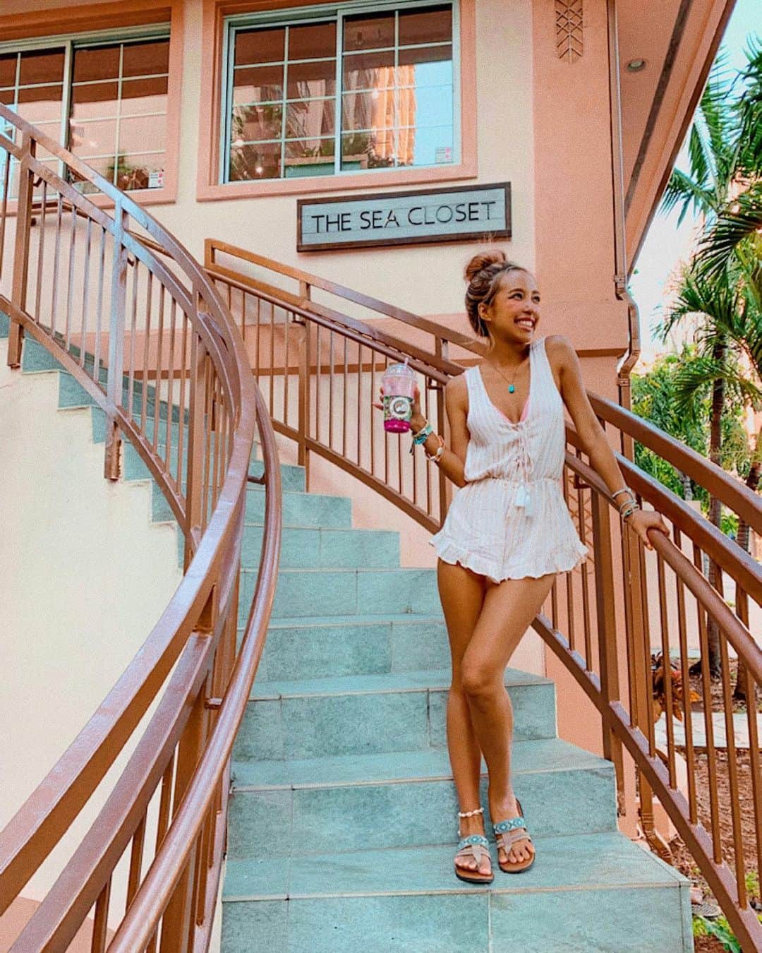 のインスタグラム：「wearing @sanlorenzo_oahu  @sanlorenzo_bikinis 🐚🌴🍹🌈🧡🌈」