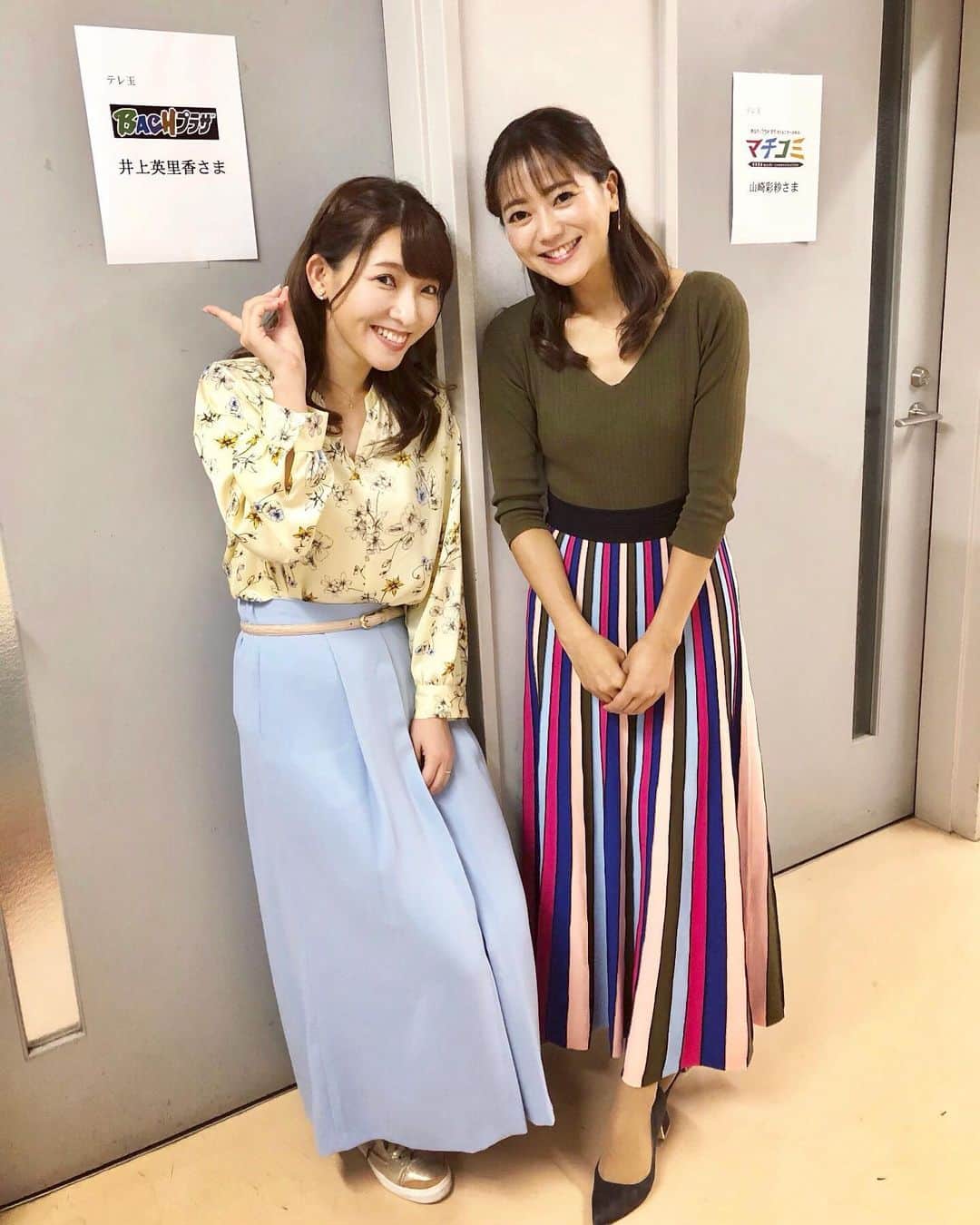 のインスタグラム：「テレ玉コラボ♡  情報番組マチコミMCの山崎彩紗アナウンサー🎤😻😻⭐️ * いつも局内では会うけど今日が初共演でした🤝💓 * 控室の前で一枚✨ * * #あなたにカンケイあるテレビ #テレ玉 #3ちゃん #マチコミ #山崎彩紗 #バッハプラザ #井上英里香 #アナウンサー #女子アナ #mc」