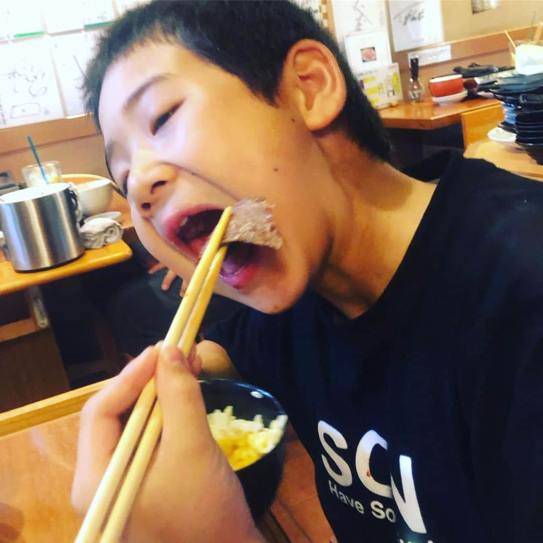 古閑美保さんのインスタグラム写真 - (古閑美保Instagram)「いっぱい動いていっぱい食べて。食べるという事はお命を頂戴するという事です。 #大和 #10歳 #ボクシング」9月21日 20時17分 - kogamihokogamiho