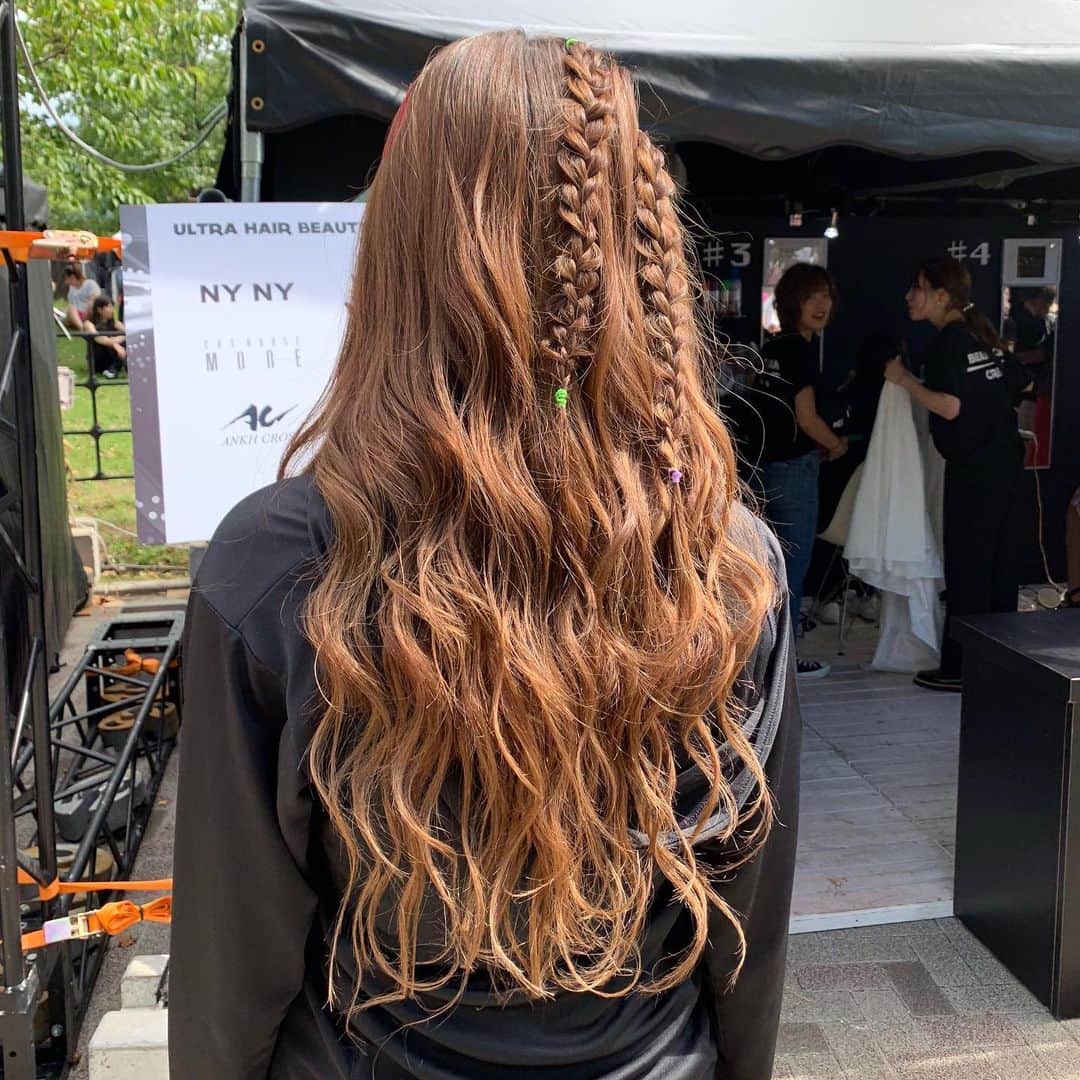 EXCEL official instagramのインスタグラム：「ULTRA japan Hair beauty boothに今年も参加致しました. ご来場頂いたお客様に様々なヘアアレンジをしましたのでぜひご覧ください✨ #ultrajapan #ultra #ウルトラ #ウルトラジャパン #ヘアアレンジ #ヘアーアレンジ #パーティーヘア #パリピ #パリピヘアー #お団子アレンジ #編み込みヘア #編み込みアレンジ #ヘアセット #カラー #ヘアカラー #ウルトラヘアー #前髪アレンジ #結婚式ヘア #結婚式アレンジ  #浴衣ヘアアレンジ #簡単ヘアアレンジ #小物ヘアアレンジ #ハーフアップ #ハーフアップアレンジ #シニヨンアレンジ #くるりんぱ #くるりんぱアレンジ #三つ編み風アレンジ #三つ編み #大人ヘアアレンジ」