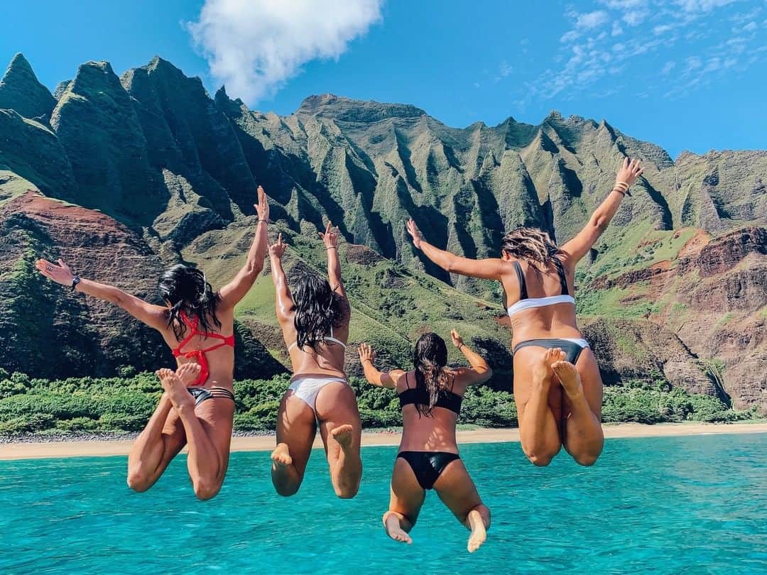 ハワイアン航空さんのインスタグラム写真 - (ハワイアン航空Instagram)「. わーい、2週続けて #三連休 ＼(^o^)／ 素敵な連休をお過ごしください！ .  #ハワイ旅行 #ナパリコースト」9月21日 12時00分 - hawaiianairlinesjp