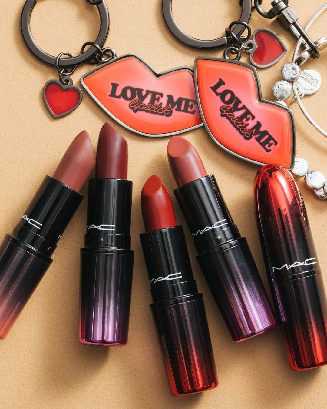 M∙A∙C Cosmetics Japanのインスタグラム：「⠀ IZ*ONEがまとうM·A·CのLOVE ME LIPSTICK #MACXIZONE ⠀ 期間中LOVE ME LIPSTICK(全24色対象)を含む税込6,480円以上(10/1（火）～税込6,600円以上) をお買いあげの方に製品パッケージからインスパイアされたLOVE MEキーチェーンをプレゼント致します。 ⠀ *なくなり次第終了となります *お1人様1会計につき1個までとなります *全部で3色展開ですが、色はお選び頂けません ⠀ ⠀ ⠀ ⠀ ⠀ #MACCosmeticsJapan #MACコスメ #MACCosmetics #MAC #MACLoveMe #MACラブミー #MACリップ #IZONE #アイズワン #아이즈원 #リップ #キャンペーン #NYLONJAPAN #NYLONJP」