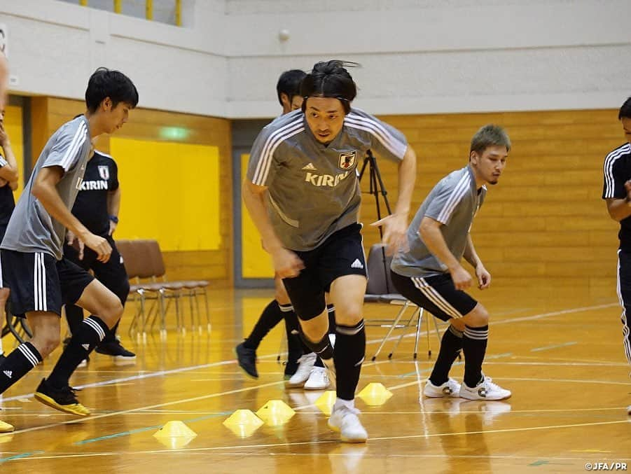 日本サッカー協会さんのインスタグラム写真 - (日本サッカー協会Instagram)「📸9月23日(月・祝)・25日(水)にフットサルタイ代表との国際親善試合に臨む#フットサル日本代表 は初戦の会場となる新潟県長岡市で5日間のトレーニングを行いました。 ・ 3日目も前日に引き続き強度の高い二部練習を実施。選手たちに疲労が見え始めたところで、翌4日目は午前をオフとして選手たちはしっかりと身体を休ませました。 同日の午後はブルーノ・ガルシア監督のもとウォーミングアップから試合を想定した準備を実施し、その後の紅白戦を通してチーム戦術の再確認を行いました。 ・ #jfa #daihyo #futsal ―――――――――――――――――― 国際親善試合 🆚タイ代表🇹🇭 ・ [第1戦] 📅9/23(月・祝) 14:00KO 📍新潟/シティホールプラザアオーレ長岡 📺JFA-TVでインターネットライブ配信！ ・ [第2戦] 📅9/25(水) 19:30KO 📍愛知/武田テバオーシャンアリーナ 📺フジテレビ（関東ローカル・録画） ・ 👉大会情報はJFA.jpへ ――――――――――――――――――」9月21日 12時07分 - japanfootballassociation