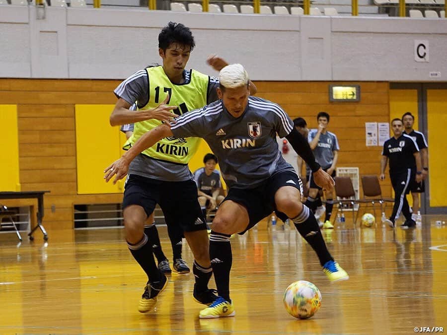 日本サッカー協会さんのインスタグラム写真 - (日本サッカー協会Instagram)「📸9月23日(月・祝)・25日(水)にフットサルタイ代表との国際親善試合に臨む#フットサル日本代表 は初戦の会場となる新潟県長岡市で5日間のトレーニングを行いました。 ・ 3日目も前日に引き続き強度の高い二部練習を実施。選手たちに疲労が見え始めたところで、翌4日目は午前をオフとして選手たちはしっかりと身体を休ませました。 同日の午後はブルーノ・ガルシア監督のもとウォーミングアップから試合を想定した準備を実施し、その後の紅白戦を通してチーム戦術の再確認を行いました。 ・ #jfa #daihyo #futsal ―――――――――――――――――― 国際親善試合 🆚タイ代表🇹🇭 ・ [第1戦] 📅9/23(月・祝) 14:00KO 📍新潟/シティホールプラザアオーレ長岡 📺JFA-TVでインターネットライブ配信！ ・ [第2戦] 📅9/25(水) 19:30KO 📍愛知/武田テバオーシャンアリーナ 📺フジテレビ（関東ローカル・録画） ・ 👉大会情報はJFA.jpへ ――――――――――――――――――」9月21日 12時07分 - japanfootballassociation