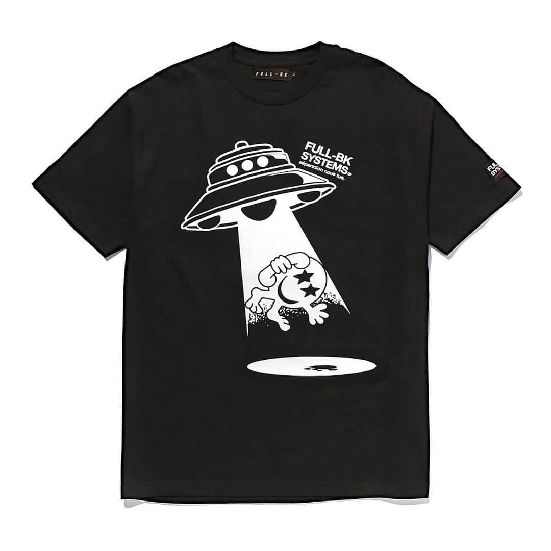 DJ DARUMAのインスタグラム：「SINDENとFULL-BKのTシャツ﻿ 只今WEB STOREで限定発売開始！ 🤩🛸📞﻿ 今夜のEDGE HOUSE会場とFULL-BK﻿ オフィシャルサイトでゲットできます😘﻿ ﻿ SINDEN's HOUSELINE🤩🛸📞﻿ is going to release limited T-shirts from FULL-BK.﻿ You can get them at EDGE HOUSE🔥🏠 ﻿ on tonight, and FULL-BK official site NOW!!﻿ 👕FULL-BK×HOUSELINE Tee🛸﻿ ﻿ color：BLACK﻿ size：M / L / XL﻿ price：5,000yen」