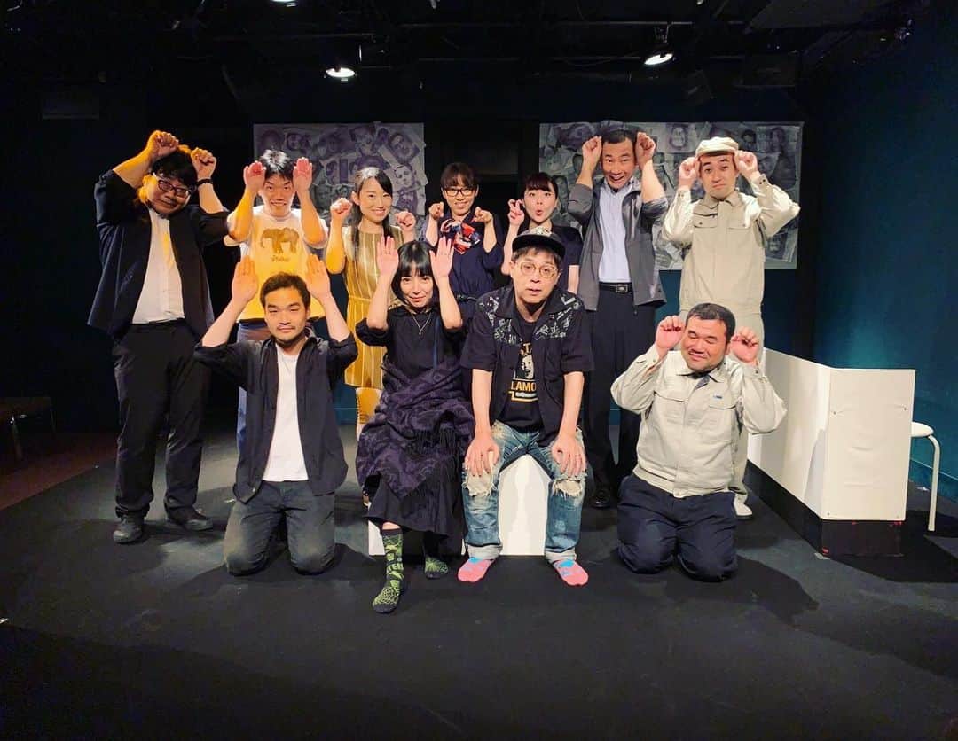 のインスタグラム：「謎のキューピー、羊たちの午後。終わりました。沢山の支えてくれた皆様、お客様、スタッフ、キャスト、そしてお弟子さん、志らく、娘達に感謝します！ また二月に公演がありますのでその際はまたよろしくお願いいたします🙇🏻‍♀️ #立川志らく #謎のキューピー #芝居  #芝居中毒」