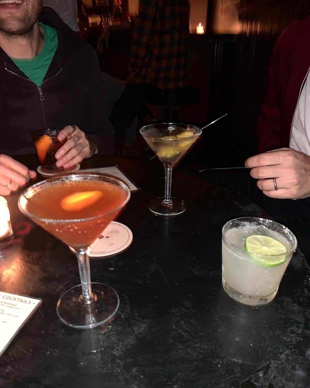 クレア・コフィーのインスタグラム：「they shamed me for the flash but that’s the only way to see this gorge round at #brooklynsocial so... #thisisnowjustacocktailaccount #tgif」