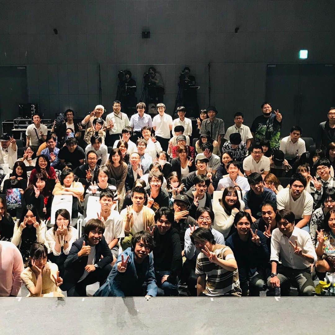 菊地浩輔さんのインスタグラム写真 - (菊地浩輔Instagram)「誰ガ為のアルケミスト公開生配信！！ 沢山の方がご来場！ 大盛り上がりでした！！ タガステのお三方もステキだったー✨ ヤウラス、カグラ、ザイン、どれもゲームから飛び出してきたかの様な。 生配信後は、今泉Pのバースデー！ こちらも楽し過ぎた。 どれだけ楽しかったかはマヂラブ村上の有様を見てもらえればお分かりいただけると思います😎  タガタメ4周年も盛り上げるぞー！！ #誰ガ為のアルケミスト  #タガタメ #世界1000万ダウンロード #公開生配信 #タガタメイヤー #桃月なしこ #吉川友 #中村誠治郎  #舞台誰ガ為のアルケミスト #タガタメ芸人 #シンガリ西島 #チーモンチョーチュウ菊地 #マヂカルラブリー村上 #渋谷ストリームホール #89バル」9月21日 12時33分 - okikusaaan