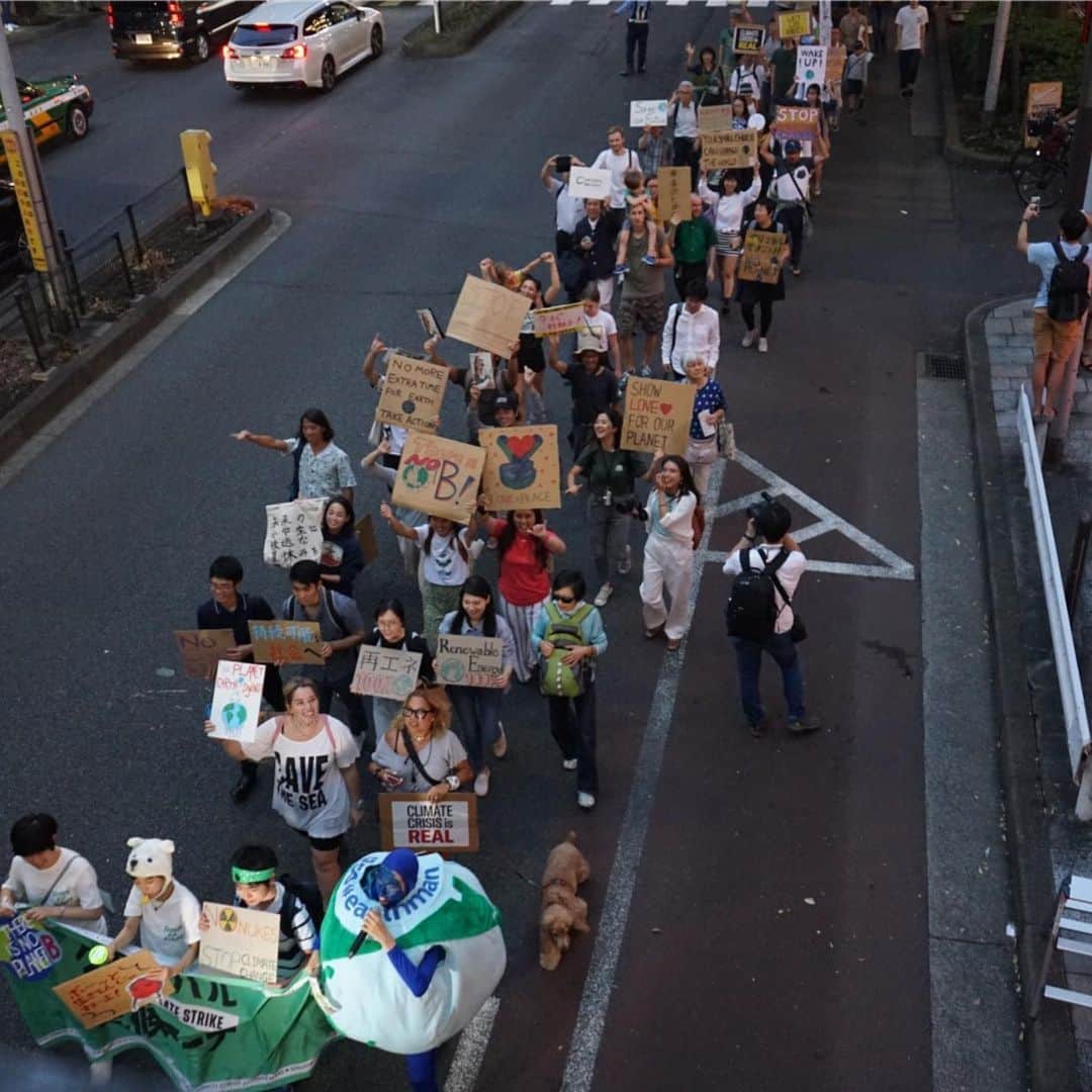The Japan Timesさんのインスタグラム写真 - (The Japan TimesInstagram)「Fridays For Future events across Japan drew more than 5,000 participants on Sept. 20, organizers said. In Tokyo, some 2,800 students and environmental activists called on the city to revise its carbon emission reduction goals, while around 250 marched in Kyoto. The Tokyo Metropolitan Government is aiming to reduce emissions by 30 percent from 2000 levels by 2030. The students say this simply isn’t good enough, calling on Tokyo to take more ambitious steps to reduce emissions. 📸: Ryusei Takahashi @ryuseitakahashi217; Oscar Boyd @oscar.boyd; Eric Johnston . . . . . . #ClimateStrike #climatestriketokyo #fridaysforfuture #Japan #Tokyo #Kyoto」9月21日 13時08分 - thejapantimes
