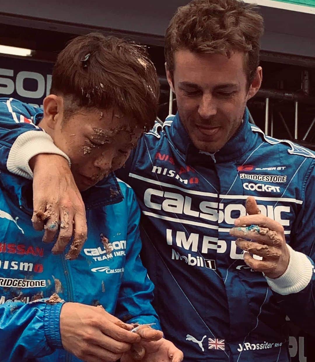 ジェームズ・ロシターのインスタグラム：「Hope you enjoyed the cake mate 😁 @daikisasaki12」