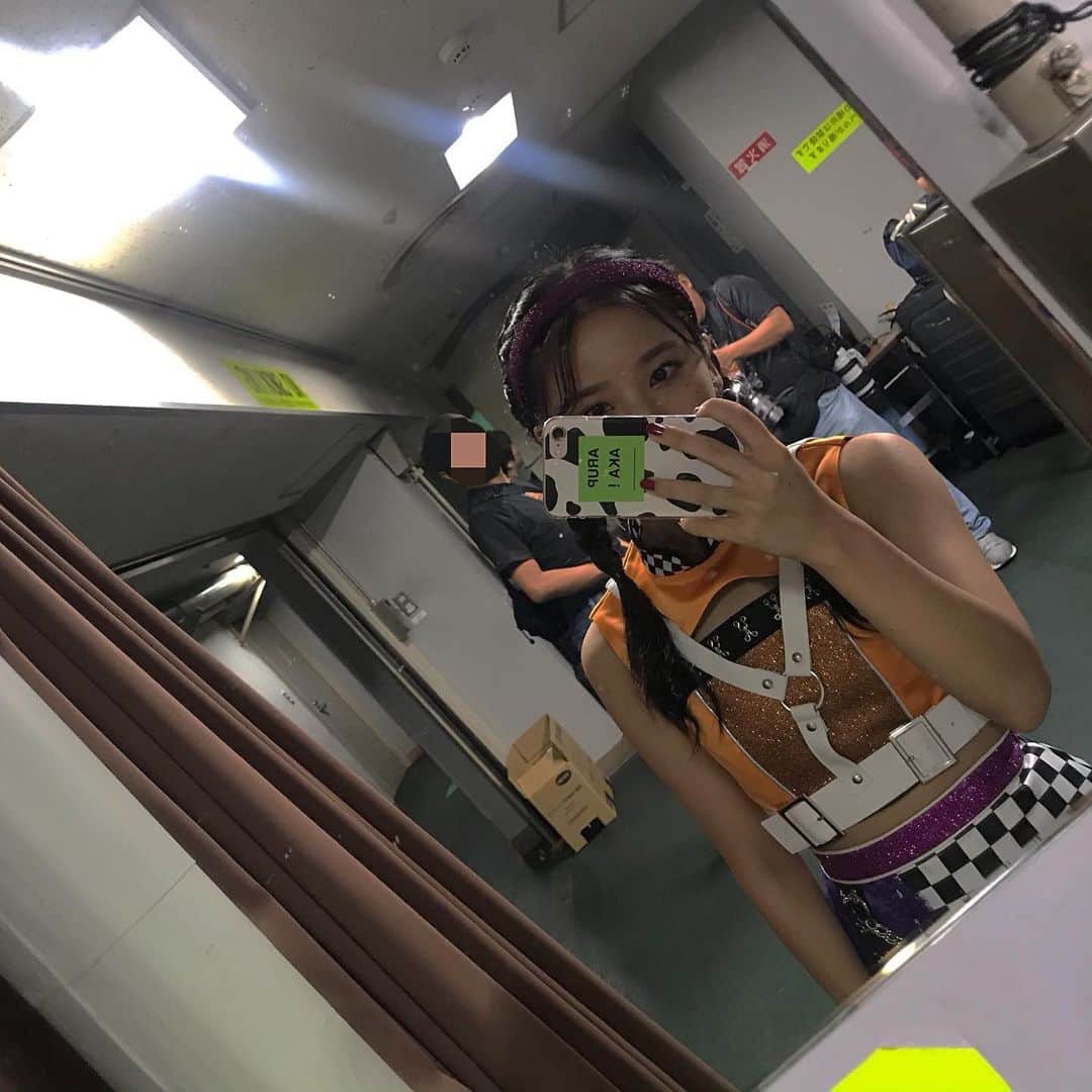 山尾梨奈さんのインスタグラム写真 - (山尾梨奈Instagram)「🤳 ツアー最終日！会場行かれる方は楽しんで！ 新衣装の写真ちゃんと撮り忘れた🤮🤮 オレンジ×紫 衣装だから出来る組み合わせ◎」9月21日 13時31分 - yamarina_1210