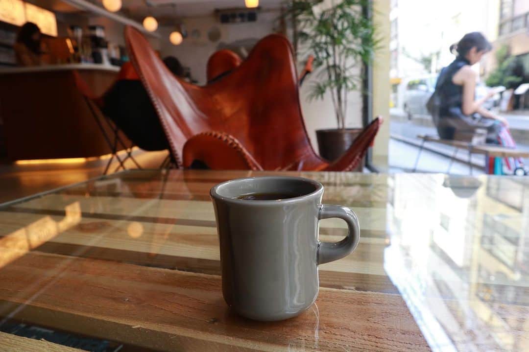 石井輝明さんのインスタグラム写真 - (石井輝明Instagram)「大阪、北新地。 もうあっという間に漫才ツアーin京都です。 立ち見券があるようです。 23日です。 よろしくお願いします。  #nitocoffeeandcraftbeer #cafe #coffee #カフェ #大阪カフェ #北新地カフェ #カフェ芸人 #立ち見ってしんどくないんかな #音楽のライブの時は別に普通か #出来るだけ座って観ていただきたいけど #ゆっくりしてほしい #寝てもらってもいい #そんなライブ #よろしくお願いします」9月21日 13時32分 - comandanteishii