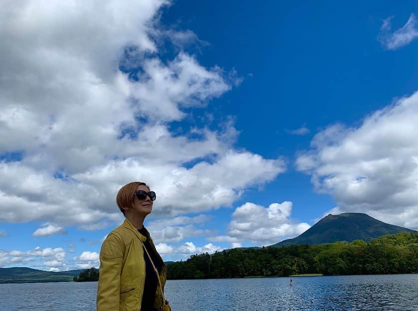 のインスタグラム：「阿寒湖、、、 気持ちいい！  #阿寒湖 #NATSUKIROCK  #夏木マリ @mari_natsuki」