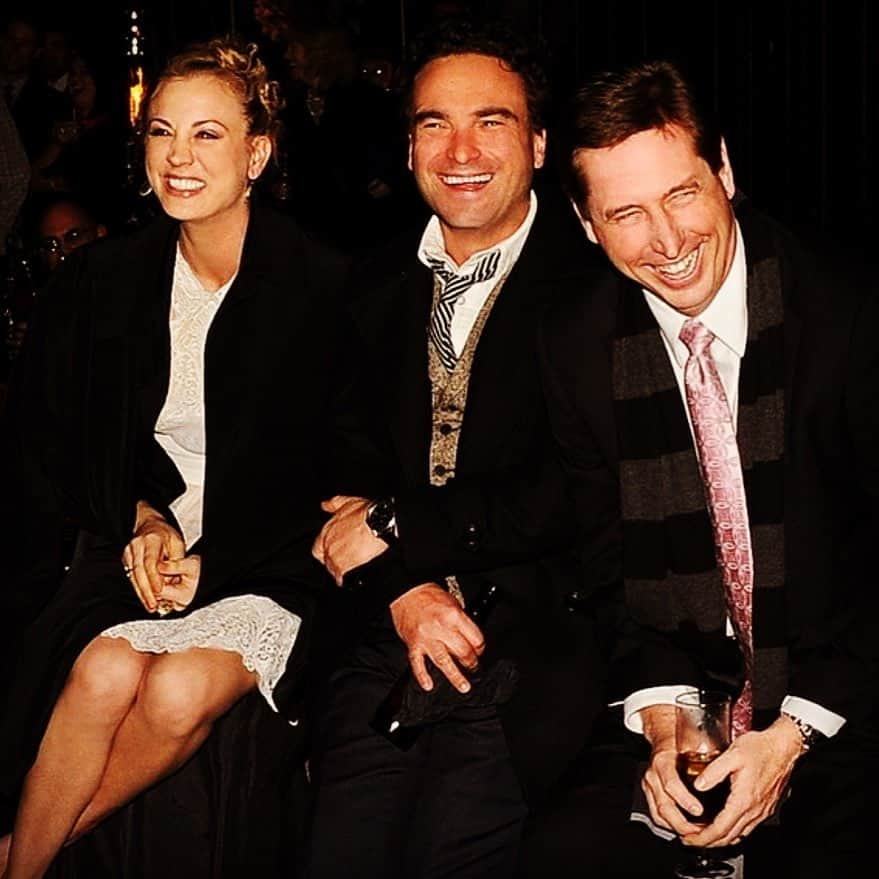 ジョニー・ガレッキのインスタグラム：「#FBF to the 100th episode celebration of @bigbangtheory_cbs w/ currently Emmy nominated resident director, #markcendrowski and day-player, @kaleycuoco Congratulations, Coach. Well deserved. XO.」