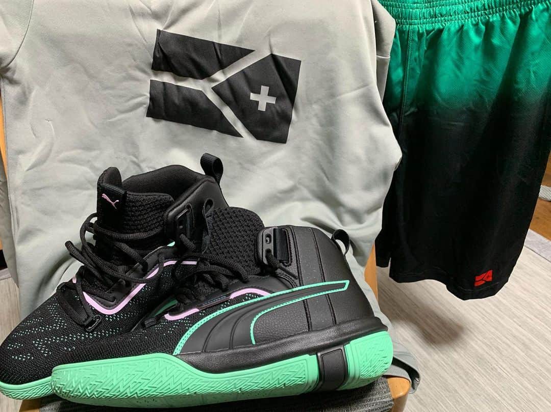 栗原祐太のインスタグラム：「初のpumaバッシュ  @puma @puma.family_japan  @pumahoops  @kyus_global  #kyus #puma #japan #basketball #basketballshoes #shoes #kicks #tokyo」