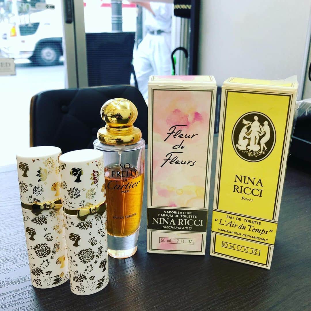 ブランド EXのインスタグラム：「ブランドの香水を買い取りました。 #杉並区 #高価買取 #高井戸 #浜田山 #井の頭線 #ブランドEX #営業中 #女性スタッフ在籍 #お気軽にどうぞ😊 #夏休み #片付け #整理して出てきた商品 #拝見させて下さい！ #出張買取も致します #貴金属 #切手 #金券」