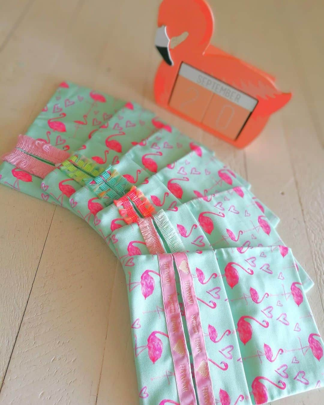 Moco Lima Hawaiiさんのインスタグラム写真 - (Moco Lima HawaiiInstagram)「New* Flamingo tissue case  #mint#green#salmon#pink#flamingo#purse#pouch#handmade#mocolima#hawaii#fashion#original#fall#september#autumn#sunset#dinnertime#ハワイ#ハワイ好きな人と繋がりたい#ハワイ好き#誰とも被らない#ハワイみやげ#モコリマハワイ#ハワイ旅行#フラミンゴ」9月21日 14時18分 - mocolimahawaii