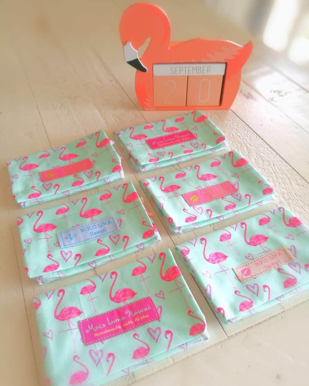 Moco Lima Hawaiiさんのインスタグラム写真 - (Moco Lima HawaiiInstagram)「New* Flamingo tissue case  #mint#green#salmon#pink#flamingo#purse#pouch#handmade#mocolima#hawaii#fashion#original#fall#september#autumn#sunset#dinnertime#ハワイ#ハワイ好きな人と繋がりたい#ハワイ好き#誰とも被らない#ハワイみやげ#モコリマハワイ#ハワイ旅行#フラミンゴ」9月21日 14時18分 - mocolimahawaii