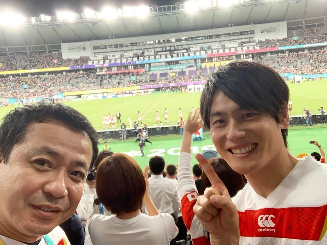 上重聡のインスタグラム：「ラグビーワールドカップ開幕🏉 日本初戦白星スタート！  #ラグビーワールドカップ #シューイチ #中山秀征 さん」