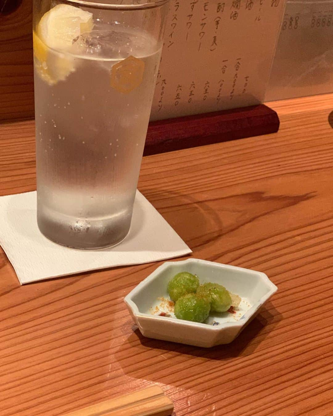 沢瀉美緒さんのインスタグラム写真 - (沢瀉美緒Instagram)「※ Full moon 🌕 dinner . 満月の夜のディナー。 . 松茸が食べたくて、でも少しだけ食べたくて アラカルトでいただける荒木町の 燗コーヒー藤々に✨ . ◆焼き銀杏 ◆毛蟹と柿の和え物 ◆鱧と松茸のお吸い物 ◆牛肉のタタキ ◆真鯛とカラスミの炊き込みご飯 ◆温野菜サラダ . どれもとっても美味しくて、再訪したいな。 . . #荒木町 #燗コーヒー藤々 #ミオログ」9月21日 14時27分 - mio_omodaka