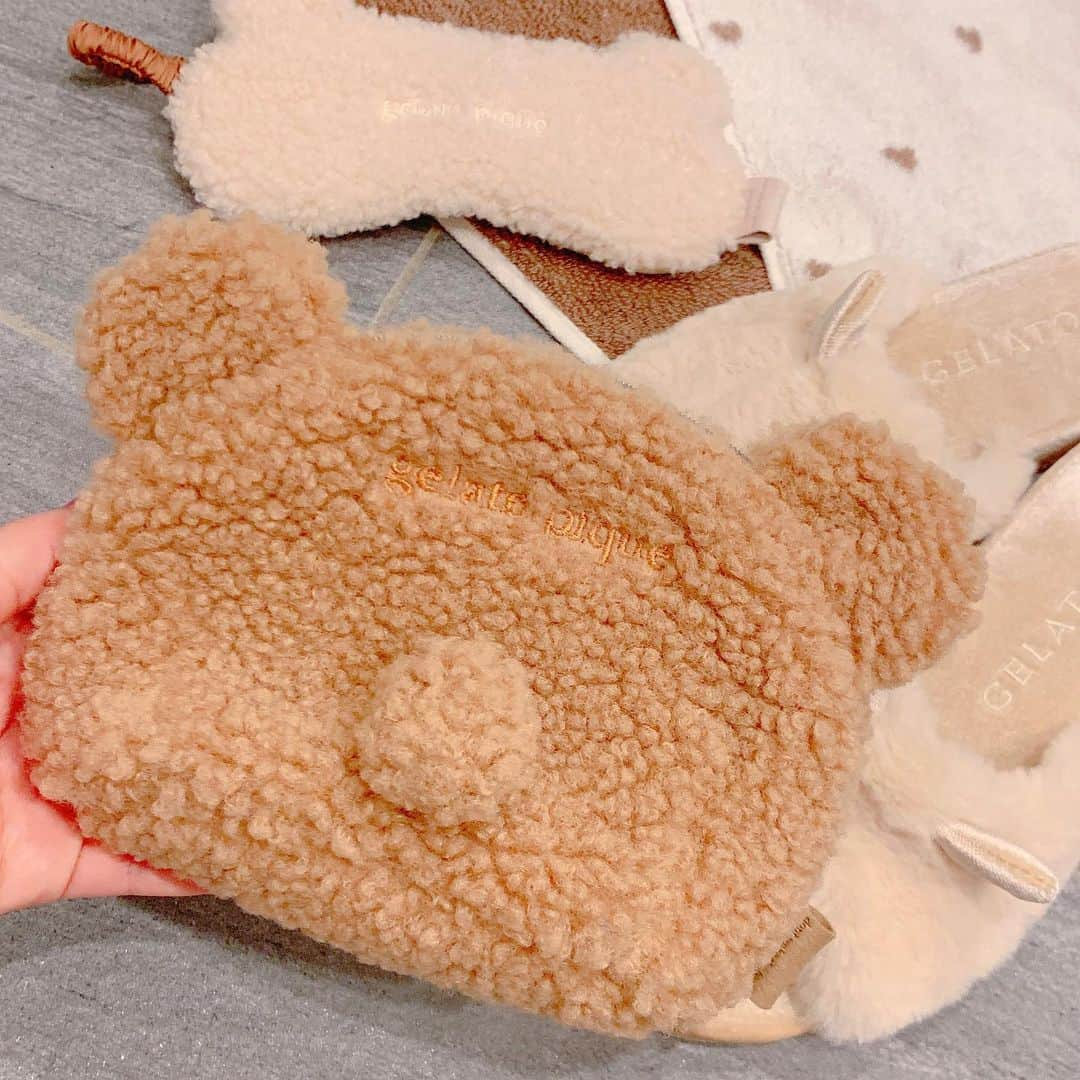 成瀬心美さんのインスタグラム写真 - (成瀬心美Instagram)「🧸 . . ジェラートピケ @gelatopique_official  の 新作が可愛すぎて たまらんちよ。 . . もうくまちゃんシリーズ 何もかも可愛くて 揃えたい欲求が！！ . . くまちゃんスリッパ欲しかったのに 無いから しょぼくれてたけど めちゃくちゃかわいい 猫ちゃんスリッパが！！ . . 買ったものを眺めては 家でうっとり。 . . くまちゃんポーチなんて 尻尾ついてるんだよ😭！？ なに！？やだ！かわいい！！ . なにいれよう？笑 . . 昔から大好きな ジェラピケだけど ずっとかわいいを更新してて すごいなーほんと！！ . . #gelatopique #bear #animal #autumn #ジェラートピケ #cute #instapic #instagood #instagram #followme」9月21日 14時32分 - coco3ndazo