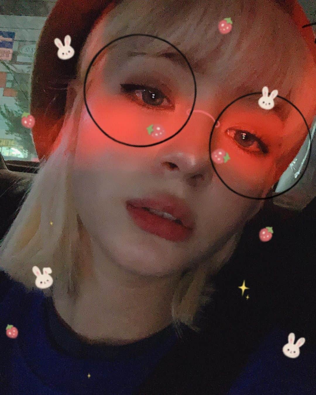 Shannonのインスタグラム：「It gets ridiculously cold at night here 🌙 밤에는 왜이렇게 춥지 🙃」