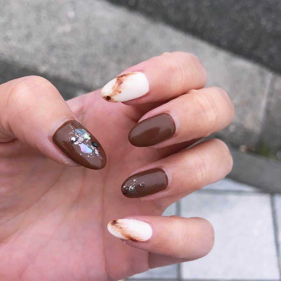 のインスタグラム：「#カフェラテ みたいなネイル💅可愛いー！秋っぽくしたよ🍁  #ブラウンネイル  #秋ネイル #ジェルネイル #ネイル #カフェラテネイル #kanka新潟店」