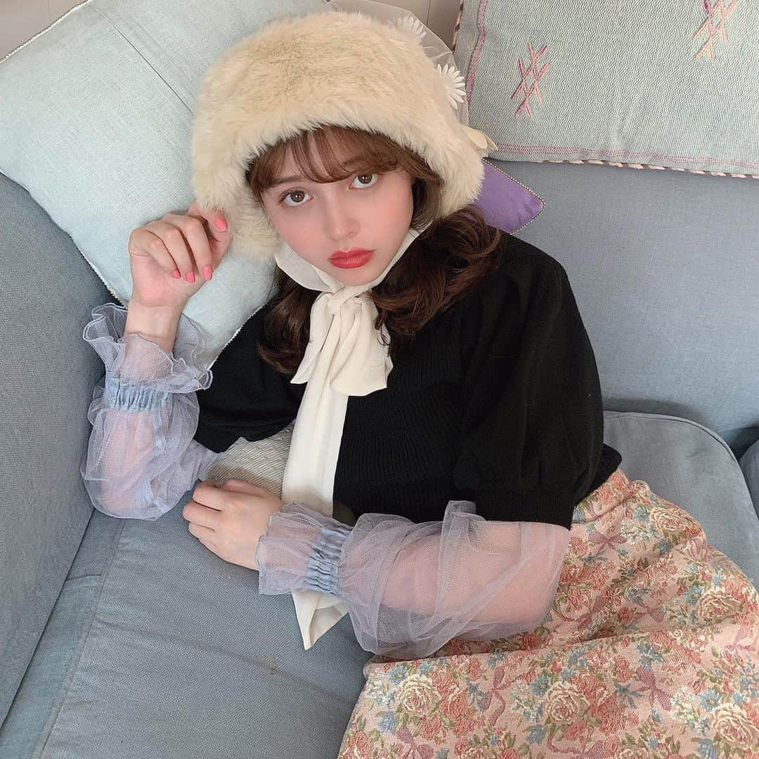 LARMEさんのインスタグラム写真 - (LARMEInstagram)「LARME042「Dressing up to find a new self」よりオフショットを公開🍒  もこもこのファー帽がBaby感あふれる、キュートなナナをお届け👼💕 新しい自分へとアップグレードできる 秋の着まわしスタイルを紹介してるよ👠  これから買う秋服の参考になるから是非チェックしてね💗  #加藤ナナ #LARME #LARME042 #ラルム #larmemagazine #fashion #秋ファッション #着まわしスタイル #ガーリー #girl #girly」9月21日 15時08分 - larmemagazine