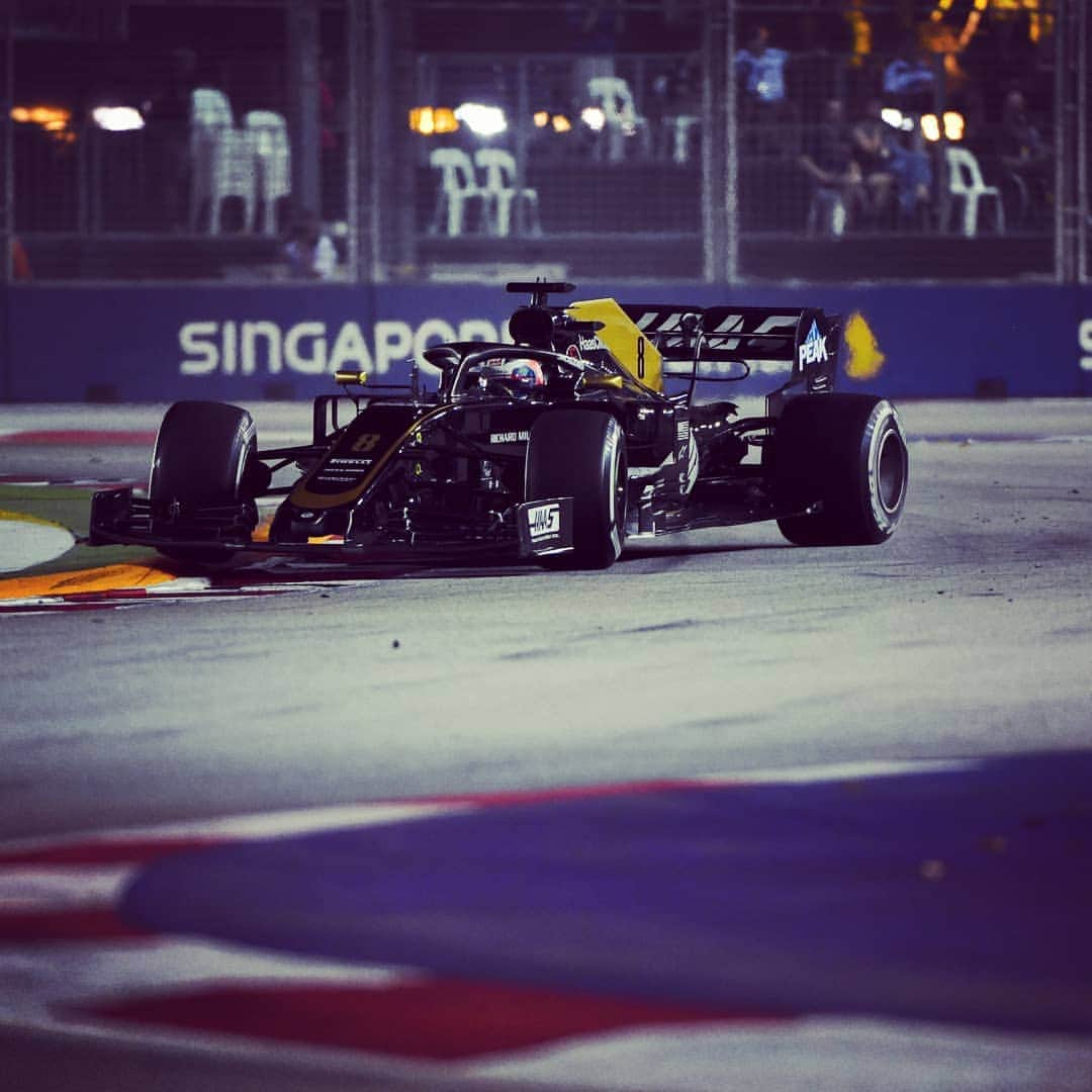 ロマン・グロージャンさんのインスタグラム写真 - (ロマン・グロージャンInstagram)「Push push push 💯🔥 #r8g #SingaporeGP」9月21日 15時37分 - grosjeanromain